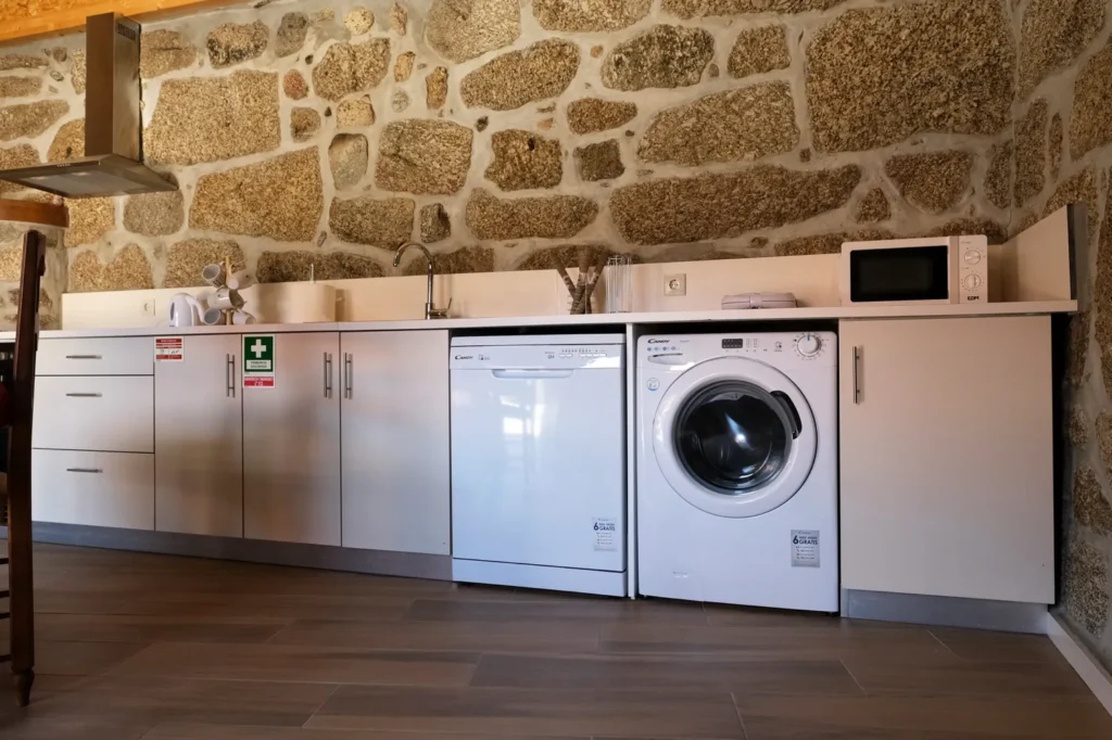 alojamento-local-santo-tirso-casa-da-criada-cozinha-equipada