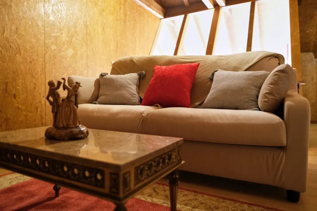 alojamento-local-santo-tirso-casa-das-cortes-sala-de-estar-sofa