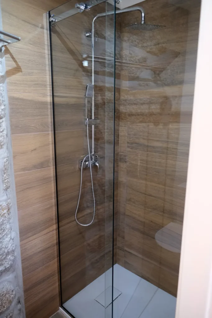 alojamento-local-santo-tirso-casa-do-criado-cabine-banho
