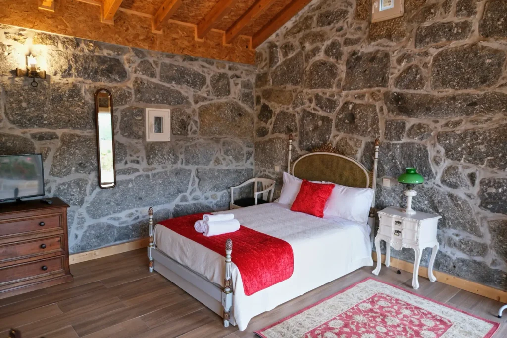 alojamento-local-santo-tirso-casa-dos-namorados-quarto-perto-do-porto